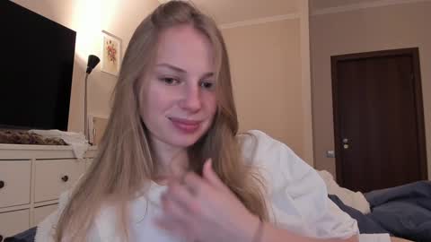 Snapshot of magic_couple13 chatting on December 16, 10:08 am Alice online show from December 16, 10:08 am