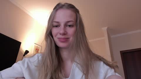 Snapshot of magic_couple13 chatting on December 18, 9:36 am Alice online show from December 18, 9:36 am