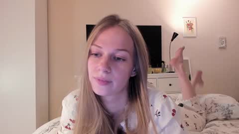 Snapshot of magic_couple13 chatting on January 6, 3:29 pm Alice online show from January 6, 3:29 pm