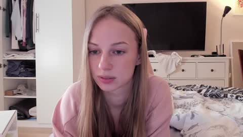 Snapshot of magic_couple13 chatting on January 13, 9:08 am Alice online show from January 13, 9:08 am