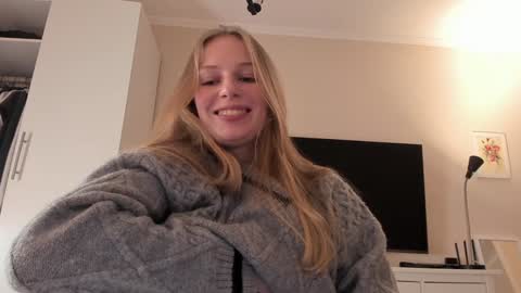 Snapshot of magic_couple13 chatting on January 23, 2:50 pm Alice online show from January 23, 2:50 pm