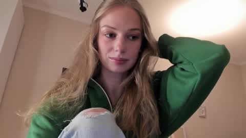 Snapshot of magic_couple13 chatting on January 24, 1:14 pm Alice online show from January 24, 1:14 pm