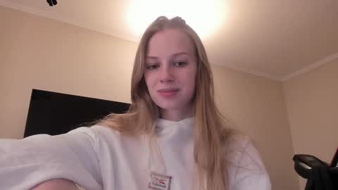 Snapshot of magic_couple13 chatting on February 13, 12:54 pm Alice online show from February 13, 12:54 pm