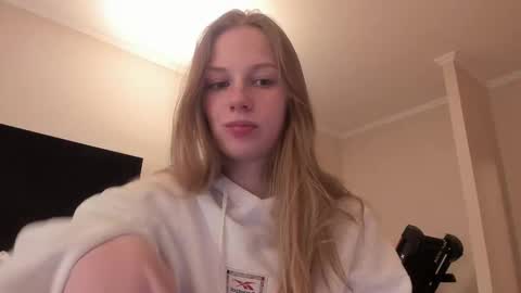 Snapshot of magic_couple13 chatting on February 13, 3:56 pm Alice online show from February 13, 3:56 pm