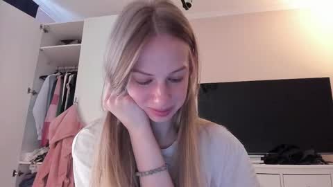 Snapshot of magic_couple13 chatting on February 22, 10:40 am Alice online show from February 22, 10:40 am