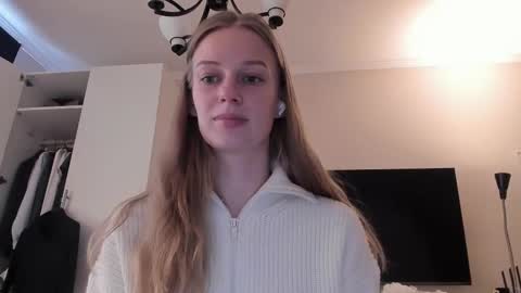 Snapshot of magic_couple13 chatting on February 25, 9:20 am Alice online show from February 25, 9:20 am