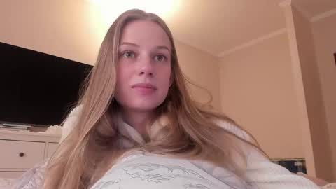 Snapshot of magic_couple13 chatting on February 25, 12:24 pm Alice online show from February 25, 12:24 pm