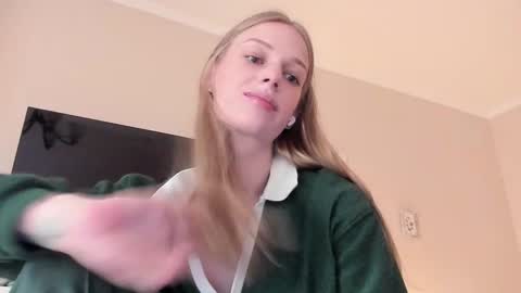 Snapshot of magic_couple13 chatting on March 4, 12:33 pm Alice online show from March 4, 12:33 pm