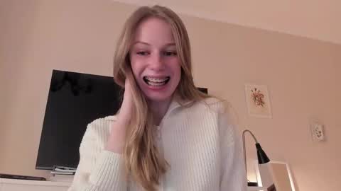 Snapshot of magic_couple13 chatting on March 8, 11:48 am Alice online show from March 8, 11:48 am