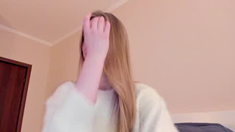 Snapshot of magic_couple13 chatting on November 30, 12:20 pm Alice online show from November 30, 12:20 pm