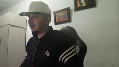 magic_milk23 online show from October 10, 5:28 am