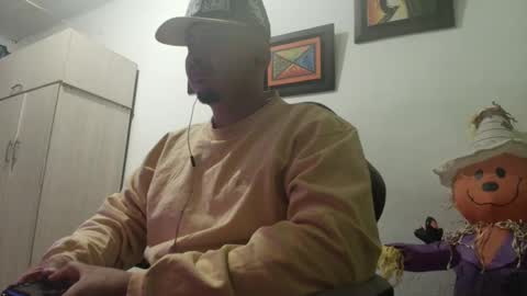 magic_milk23 online show from October 12, 5:28 am