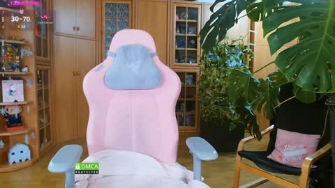 Nicole online show from January 27, 9:00 pm