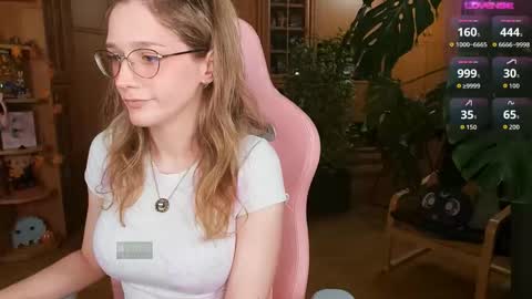 Nicole online show from October 21, 9:04 pm