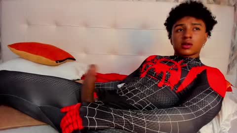 Snapshot of magnusking_ chatting on February 7, 2:19 am Magnus King online show from February 7, 2:19 am