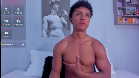 Snapshot of magnusking_ chatting on October 19, 11:05 pm Magnus King online show from October 19, 11:05 pm