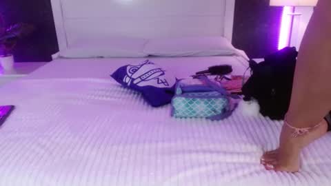 Maia Reficco online show from October 2, 12:23 pm