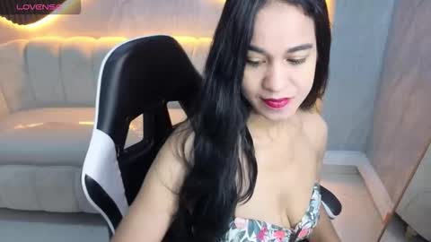 Snapshot of maia_tx chatting on October 25, 12:56 pm Online 800 to 1400 online show from October 25, 12:56 pm