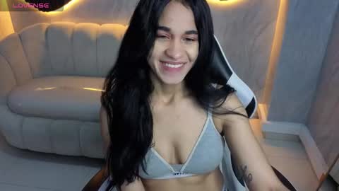 Snapshot of maia_tx chatting on October 26, 12:55 pm Online 800 to 1400 online show from October 26, 12:55 pm