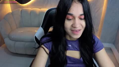 Snapshot of maia_tx chatting on October 27, 1:04 pm Online 800 to 1400 online show from October 27, 1:04 pm