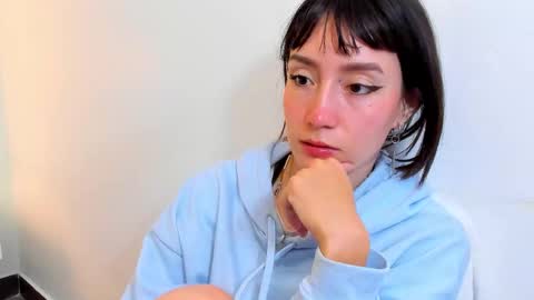 maibys online show from November 26, 4:35 am