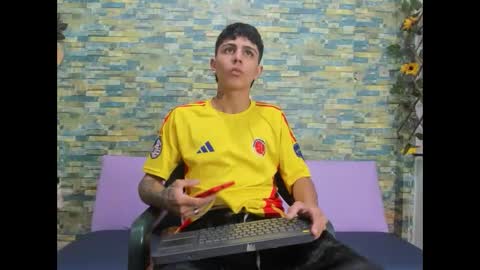 maicoll_hard02 online show from November 17, 12:00 pm