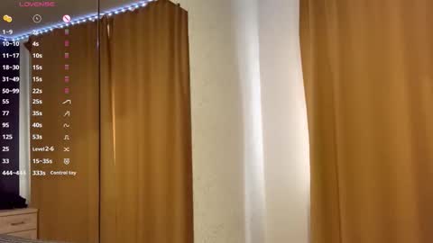 Snapshot of maidacompston chatting on October 6, 9:51 am Elina online show from October 6, 9:51 am