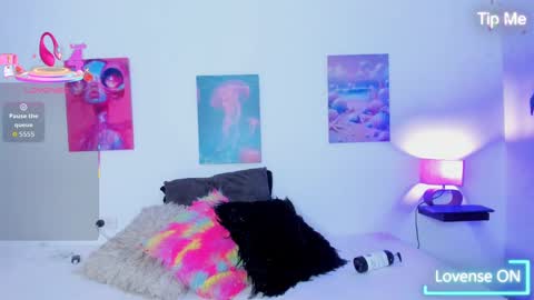 mai  online show from October 4, 7:01 pm