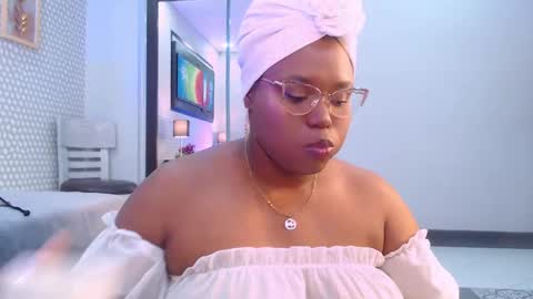 makena online show from February 12, 3:07 am