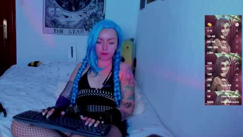 Snapshot of makii_33 chatting on March 8, 10:34 pm ... ... online show from March 8, 10:34 pm