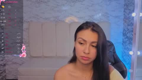 Snapshot of maleja_v_ chatting on November 22, 1:59 am Hi Stream 800am to 200pm online show from November 22, 1:59 am