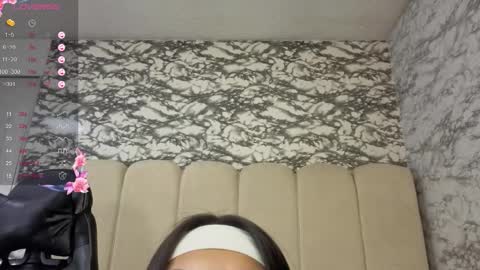 Snapshot of maleja_v_ chatting on December 4, 2:59 pm Hi Stream 800am to 200pm online show from December 4, 2:59 pm