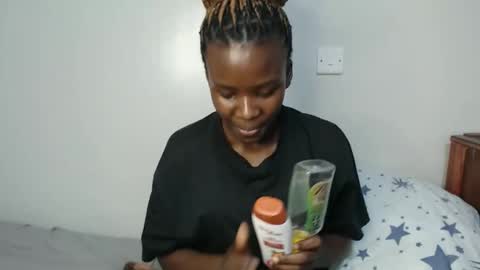 Snapshot of malia_latifa chatting on October 30, 2:07 pm lati online show from October 30, 2:07 pm