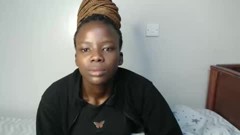 Snapshot of malia_latifa chatting on November 5, 1:27 am lati online show from November 5, 1:27 am