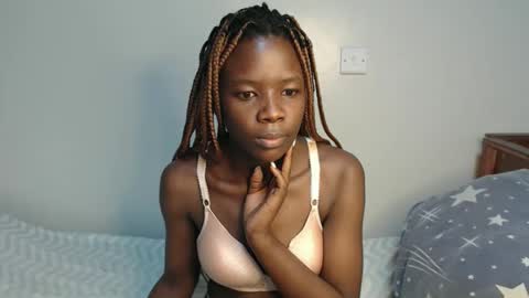 Snapshot of malia_latifa chatting on November 18, 11:15 pm lati online show from November 18, 11:15 pm