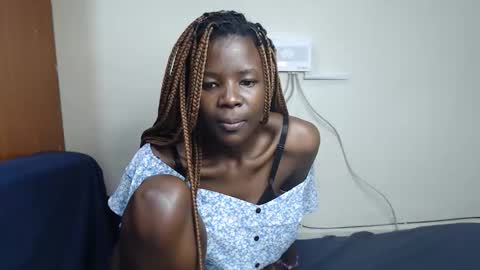 Snapshot of malia_latifa chatting on November 29, 1:30 am lati online show from November 29, 1:30 am