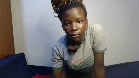 Snapshot of malia_latifa chatting on December 1, 12:04 am lati online show from December 1, 12:04 am