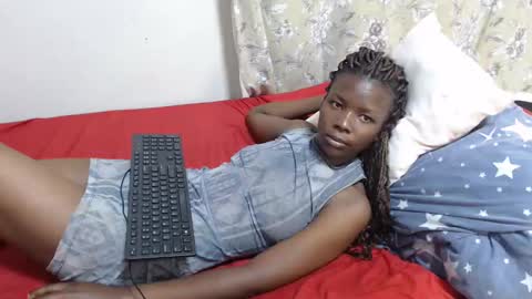 Snapshot of malia_latifa chatting on December 16, 1:43 am lati online show from December 16, 1:43 am