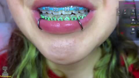 Snapshot of malicia_witch_ chatting on December 31, 1:26 am Mar Alicia Rosie v A L I C I A W I T C - Meg Cherie online show from December 31, 1:26 am