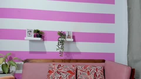 Snapshot of malka_burning chatting on February 1, 2:37 am Malka online show from February 1, 2:37 am