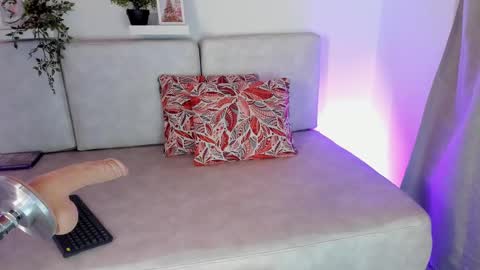 Snapshot of malka_burning chatting on February 14, 2:28 am Malka online show from February 14, 2:28 am