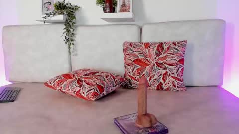 Snapshot of malka_burning chatting on February 15, 11:58 pm Malka online show from February 15, 11:58 pm