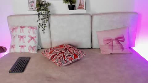 Snapshot of malka_burning chatting on March 1, 12:17 am Malka online show from March 1, 12:17 am