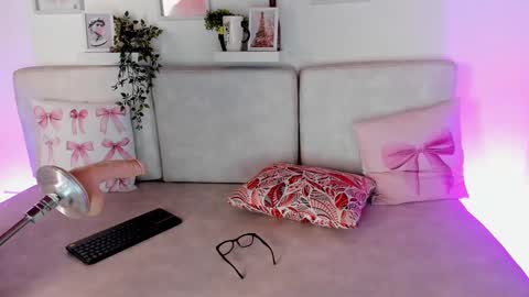 Snapshot of malka_burning chatting on March 11, 2:43 am Malka online show from March 11, 2:43 am