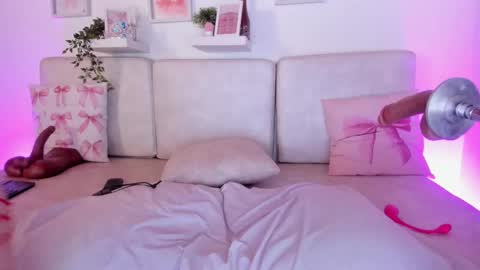 Snapshot of malka_burning chatting on December 4, 8:28 pm Malka online show from December 4, 8:28 pm