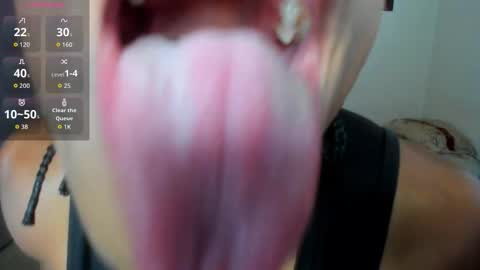 Snapshot of malkongarcia chatting on October 24, 10:50 pm malkongarcia online show from October 24, 10:50 pm