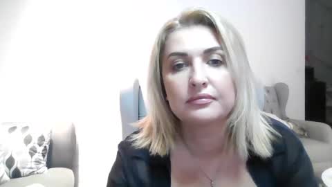 malorine online show from November 16, 7:08 pm