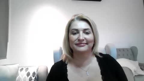 malorine online show from November 20, 4:40 pm