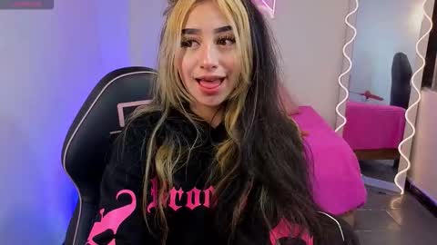 Malory  online show from September 15, 11:32 am