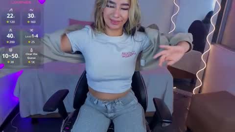 Malory  online show from October 10, 7:24 pm